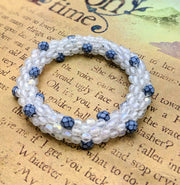 Continuous pebbles bangle - LINEN WHITE and DENIM BLUE