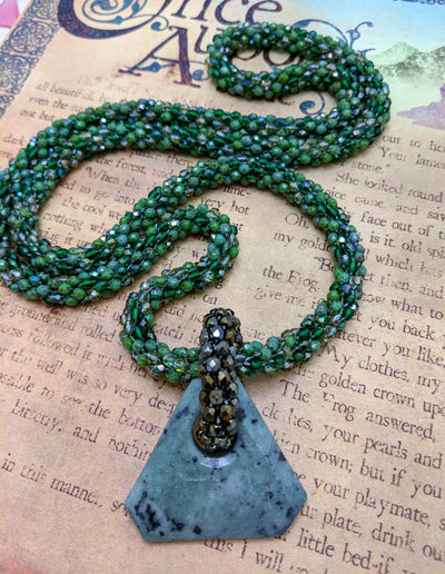 EMERALD FOREST - faceted beads rope necklace with gemstone