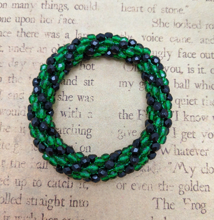 Continuous bangle bracelet - Green and Black (S)