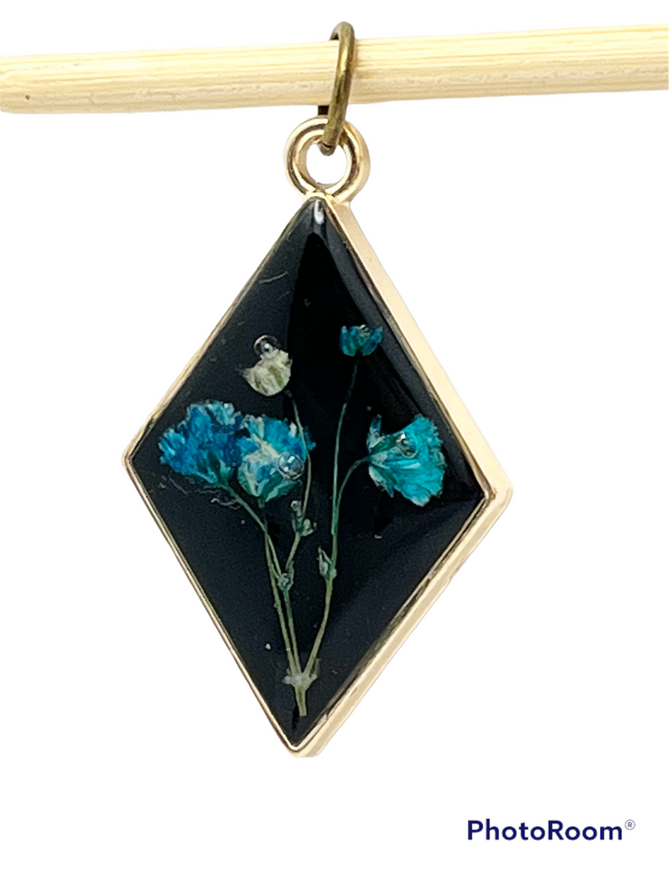 Real Flowers in Resin Pendant - 💙Flower over Black Resin • Gold Frame