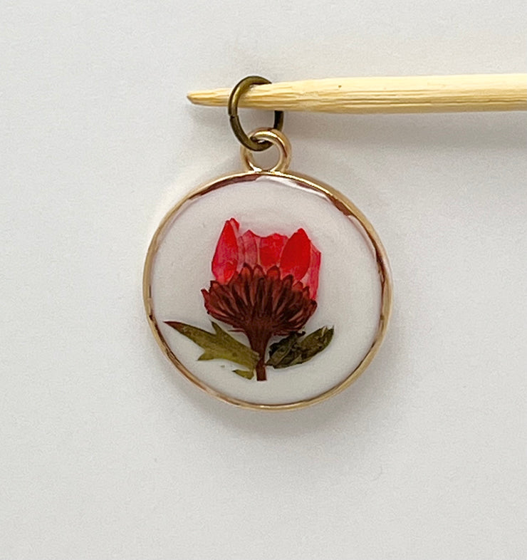 Real Flowers in Resin Pendant - Red flower ❤️ over 🤍 White Resin • Gold Frame