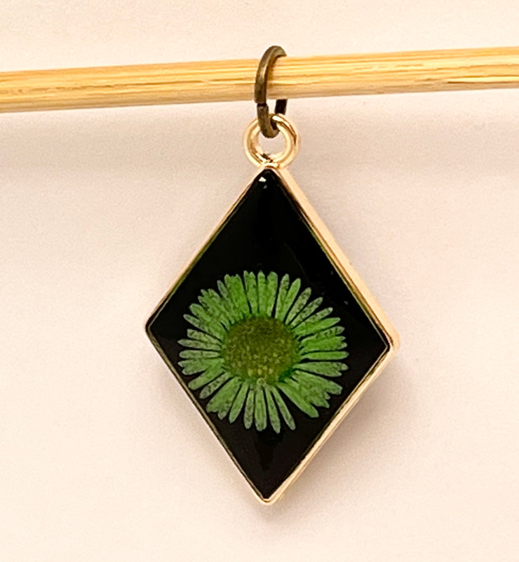 Real Flowers in Resin Pendant - 💚 Green Flower over Black Resin • Gold Frame