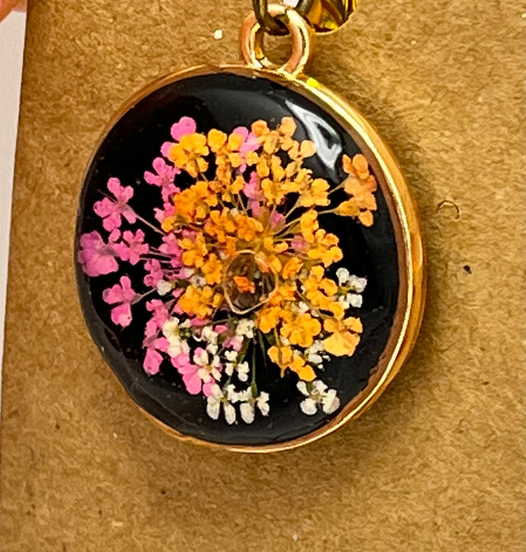 Real Flowers in Resin Pendant - 💖🧡🤍Queen Ann Lace Flowers over Black Resin • Gold Frame