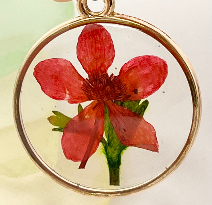 Real Flowers in Resin Pendant - Red flower 🌺 in Clear Resin, Gold Frame