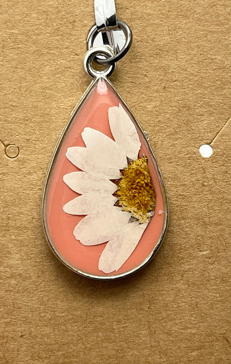 Real Flowers in Resin Pendant - Daisy over Mauve • Silver Frame