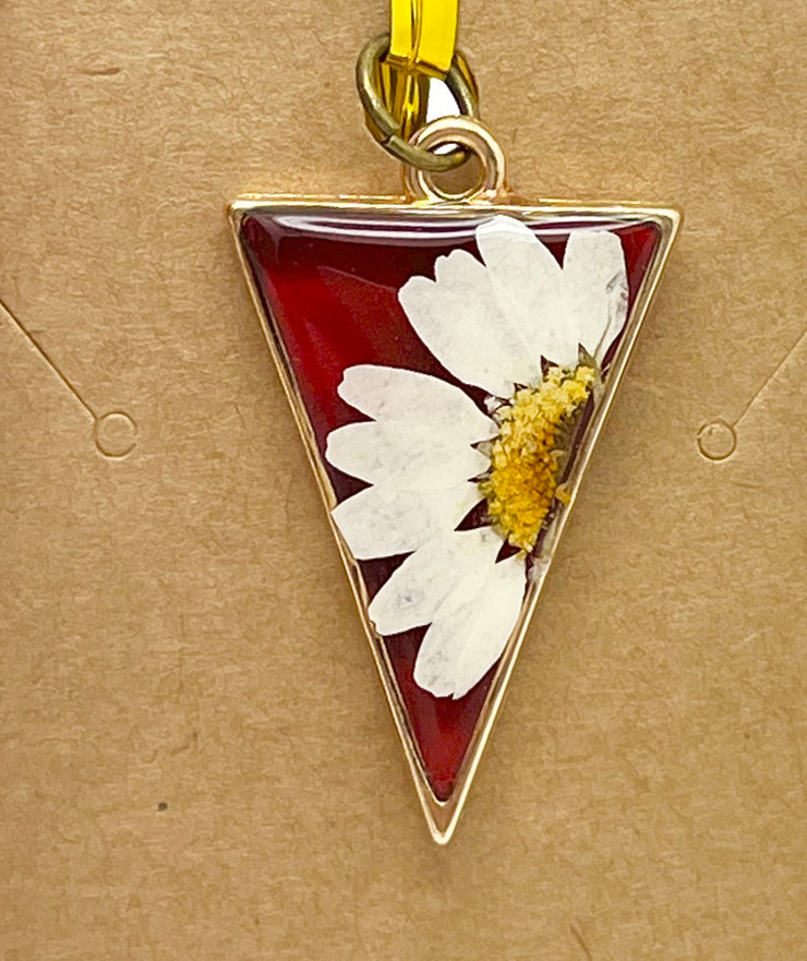 Real Flowers in Resin Pendant - Daisy 🤍 over Translucent Red Resin ❤️• Gold Frame