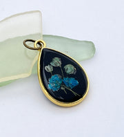 Real Flowers in Resin Pendant - 💙Flower over Black Resin • Gold Frame