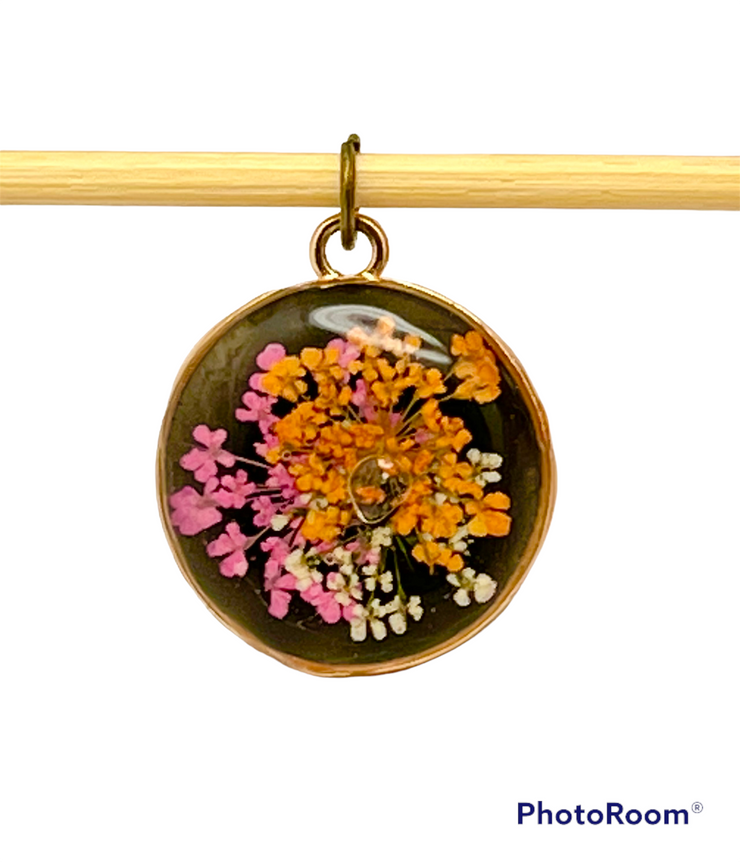 Real Flowers in Resin Pendant - 💖🧡🤍Queen Ann Lace Flowers over Black Resin • Gold Frame