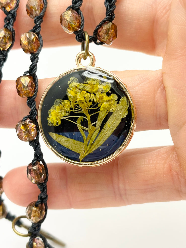 Real Flowers in Resin Necklace (short/choker) - Yellow Flowers 💛💚 over Black 🖤| Gold Frame