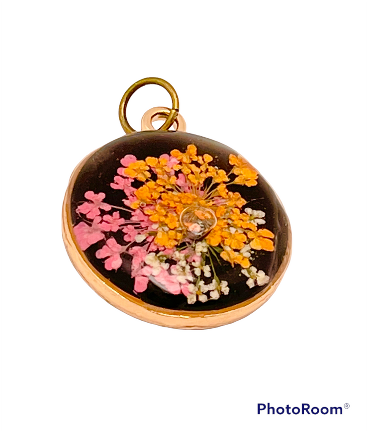 Real Flowers in Resin Pendant - 💖🧡🤍Queen Ann Lace Flowers over Black Resin • Gold Frame