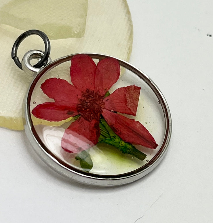 Real Flowers in Resin Pendant - Red flower 🌺 in Clear Resin, Silver Frame