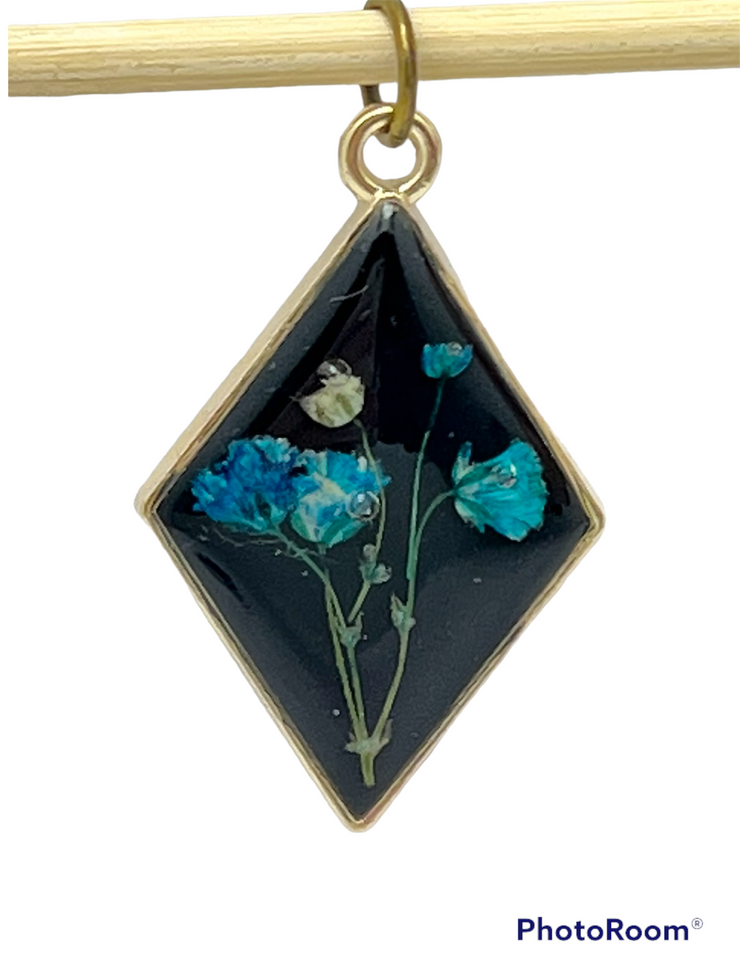 Real Flowers in Resin Pendant - 💙Flower over Black Resin • Gold Frame