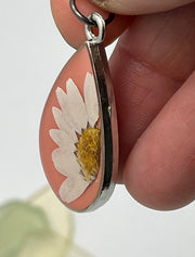 Real Flowers in Resin Pendant - Daisy over Mauve • Silver Frame