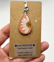 Real Flowers in Resin Pendant - Daisy over Mauve • Silver Frame